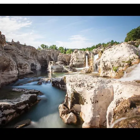 3 Min A Pied Du Centre D'uzes Parking Piscine アパート ユゼ