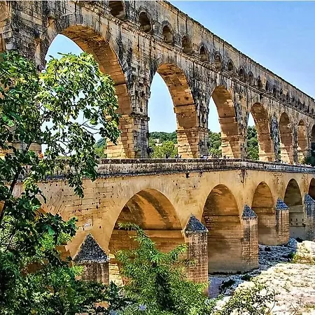 3 Min A Pied Du Centre D'uzes Parking Piscine アパート