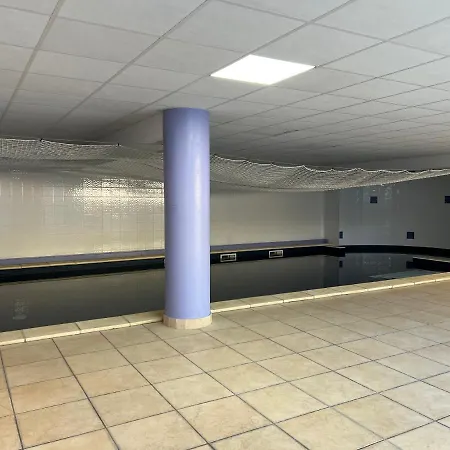 3 Min A Pied Du Centre D'uzes Parking Piscine アパート *