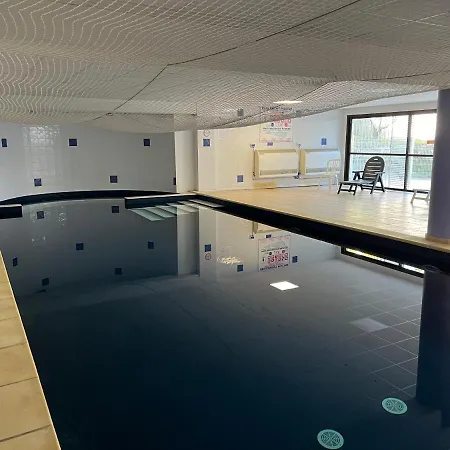 3 Min A Pied Du Centre D'uzes Parking Piscine アパート ユゼ