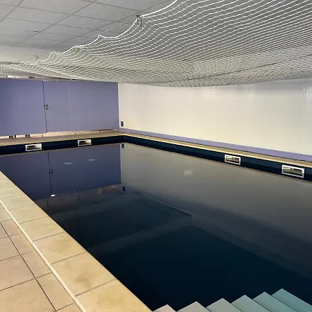 3 Min A Pied Du Centre D'uzes Parking Piscine ユゼ