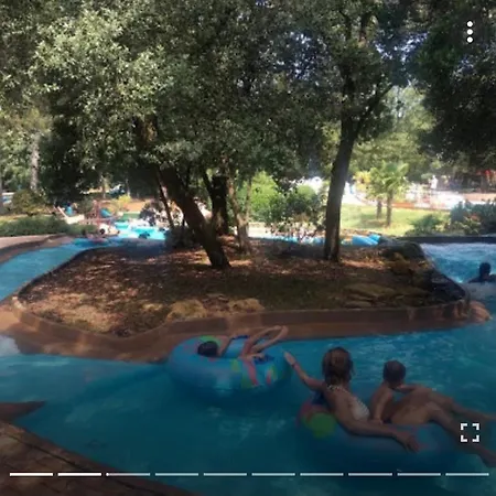 3 Min A Pied Du Centre D'uzes Parking Piscine アパート