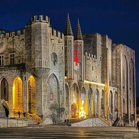 3 Min A Pied Du Centre D'uzes Parking Piscine アパート *