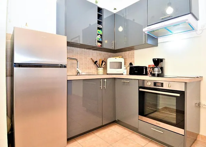Appartement 3 Min A Pied Du Centre D'uzes Parking Piscine Uzès