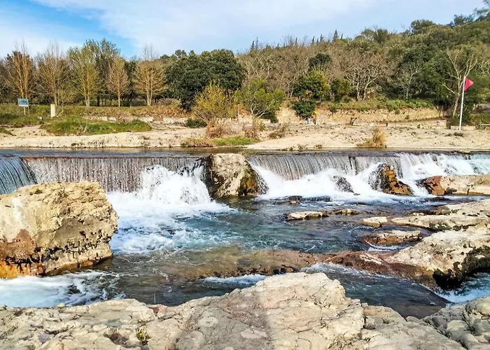 3 Min A Pied Du Centre D'uzes Parking Piscine Appartement