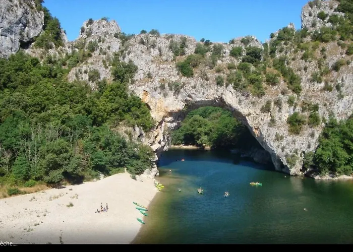 3 Min A Pied Du Centre D'uzes Parking Piscine Appartement *